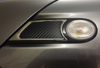 Side scuttles appena wrappate in simil carbonio