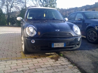 eccola con i fari montati e accesi