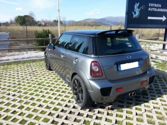 sensori di parcheggio rete più grossa e diffusore nero lucido
