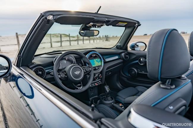 2020-mini-cabrio-sidewalk-05.jpg