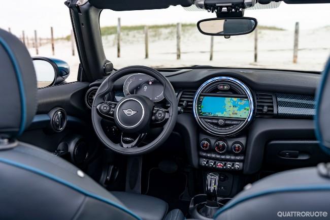 2020-mini-cabrio-sidewalk-11.jpg
