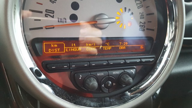 Cruscotto radio con orologio_640x360.jpg