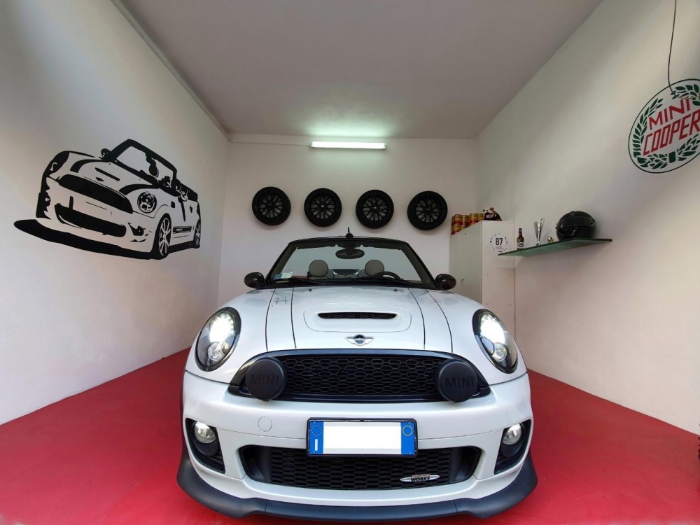 mini garage.jpg