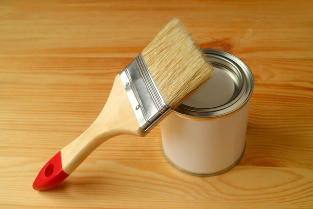 il-pennello-su-una-pittura-puo-isolato-su-fondo-di-legno_76000-2047.jpg.18137dfea2287b597bb8de56511862a6.jpg