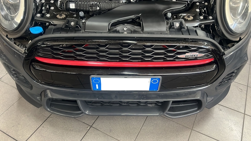 Griglia Anteriore Nera BLACK 1.jpg